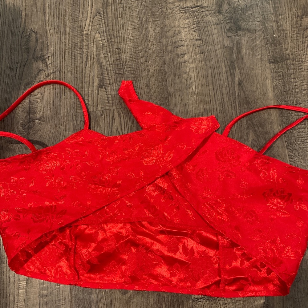 Red tie crop top - Picture 3 of 4